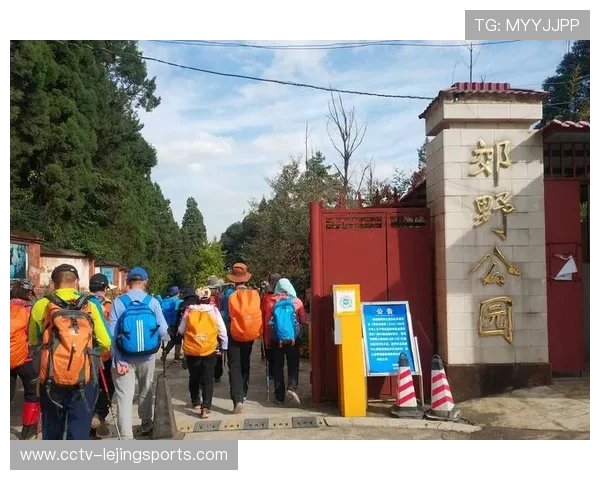 昆明郊野公园举办丰碑之路山地越野赛,350名爱好者参与 昆明郊野公园举办丰碑之路山地越野赛,350名爱好者参与