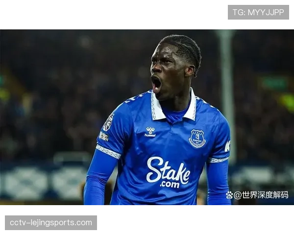 聚焦：18岁埃弗顿青训小将完成英超首秀，获全场起立鼓掌